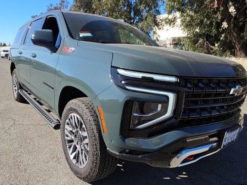 Used 2025 Chevrolet Suburban Z71 w/ Comfort Package image 2