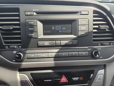 Used 2018 Hyundai Elantra SE w/ Cargo Package image 18