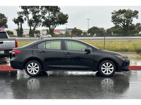 Certified 2025 Toyota Corolla LE image 3