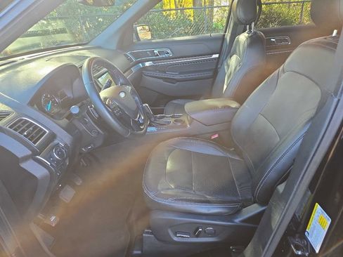 Used 2017 Ford Explorer Limited image 18