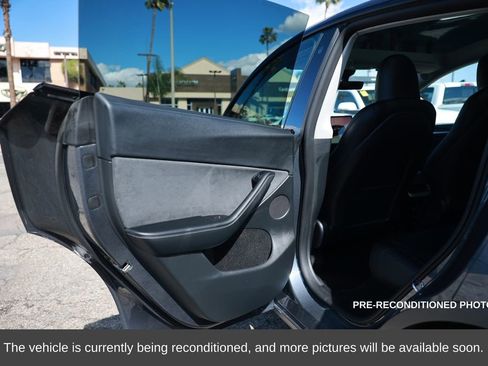 Used 2023 Tesla Model Y Long Range image 34