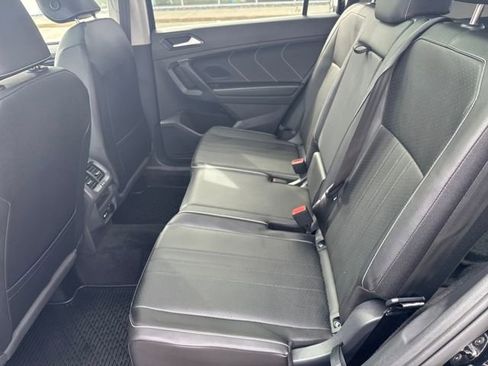 Used 2024 Volkswagen Tiguan SE w/ Panoramic Sunroof Package image 30