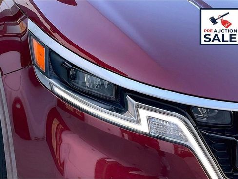 Certified 2024 Kia Carnival LX image 27