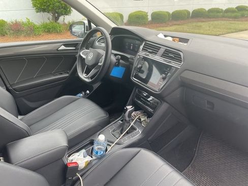 Certified 2024 Volkswagen Tiguan SE w/ Panoramic Sunroof Package FWD image 13