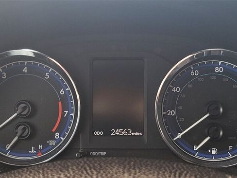 Used 2018 Toyota Corolla LE FWD image 14
