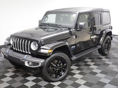 Used 2023 Jeep Wrangler Unlimited Sahara w/ Cold Weather Group AWD/4WD image 2