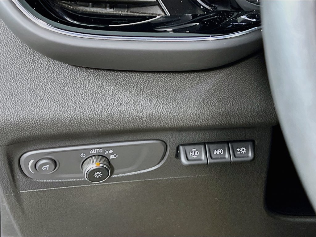 Used 2022 Buick Envision Avenir w/ Technology Package II AWD/4WD image 9
