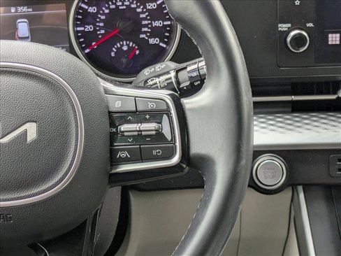 Used 2024 Kia Carnival LX image 21