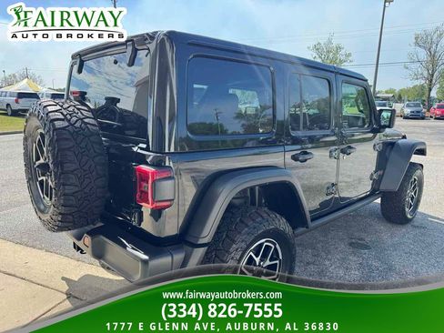 Used 2025 Jeep Wrangler Unlimited Rubicon w/ Convenience Group image 6