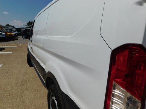 Used 2018 Ford Transit 150 130 Low Roof RWD image 8