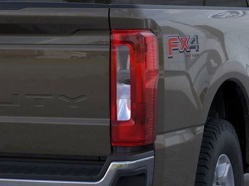 New 2026 Ford F250 XLT w/ FX4 Off-Road Package AWD/4WD image 22