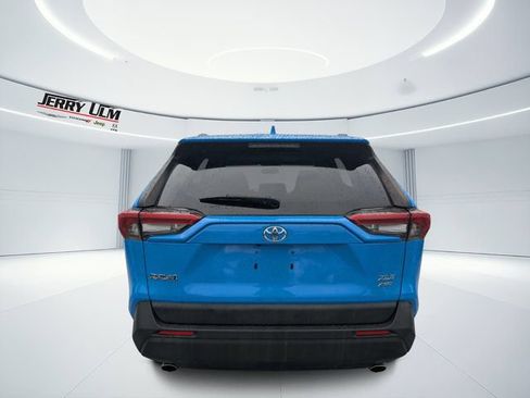 Used 2019 Toyota RAV4 XLE Premium w/ Cold Weather Package AWD/4WD image 4