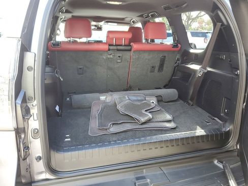 Used 2023 Lexus GX 460 Premium w/ Premium Package image 26