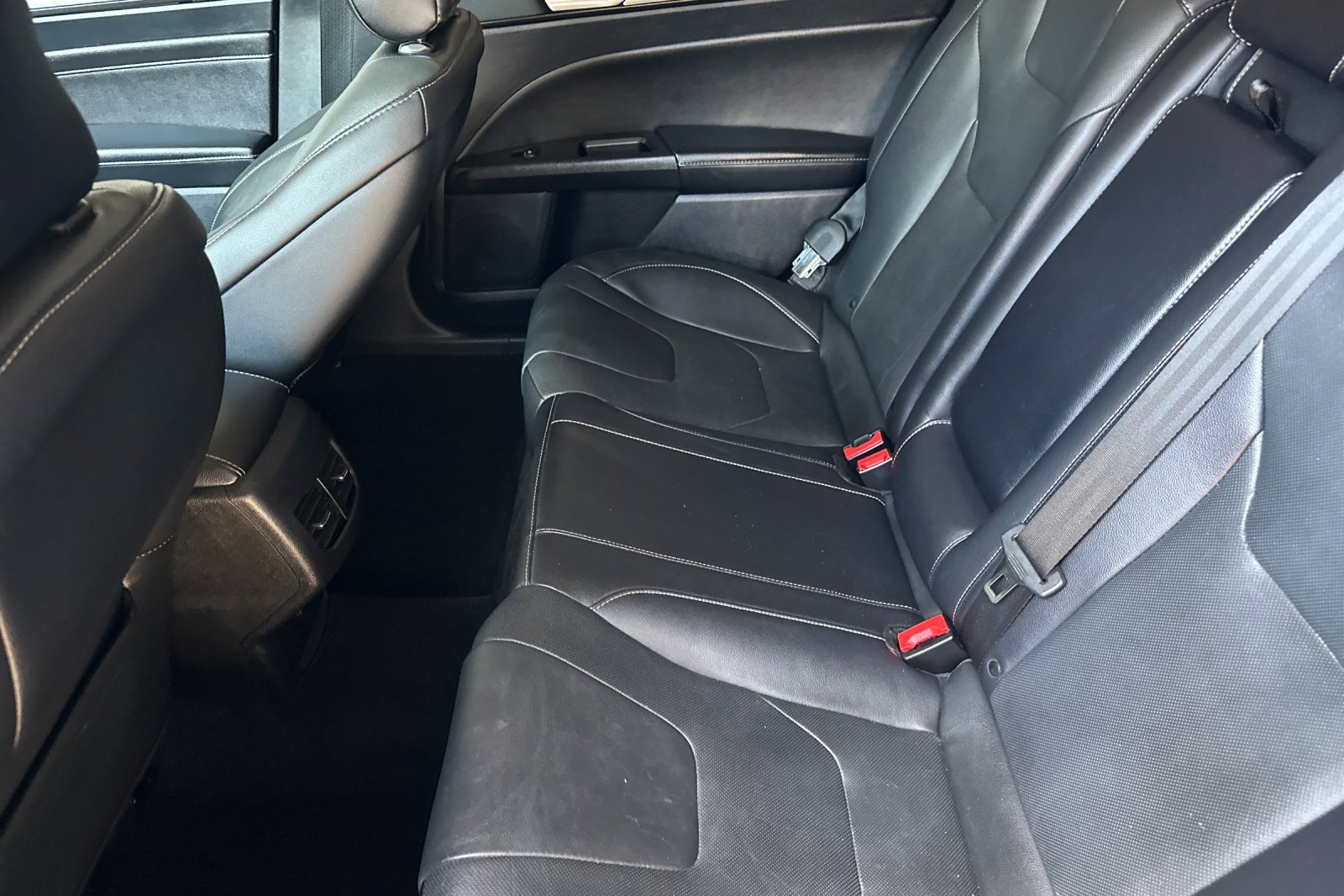 Used 2019 Ford Fusion Titanium FWD image 12