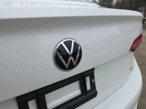 Used 2023 Volkswagen Jetta SE image 9