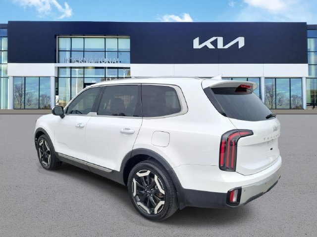 Used 2024 Kia Telluride EX w/ EX Captain's Chair Package AWD/4WD image 4