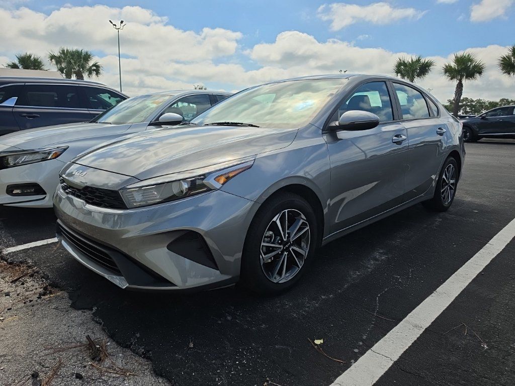 Certified 2022 Kia Forte LXS w/ LXS Technology Package FWD image 4