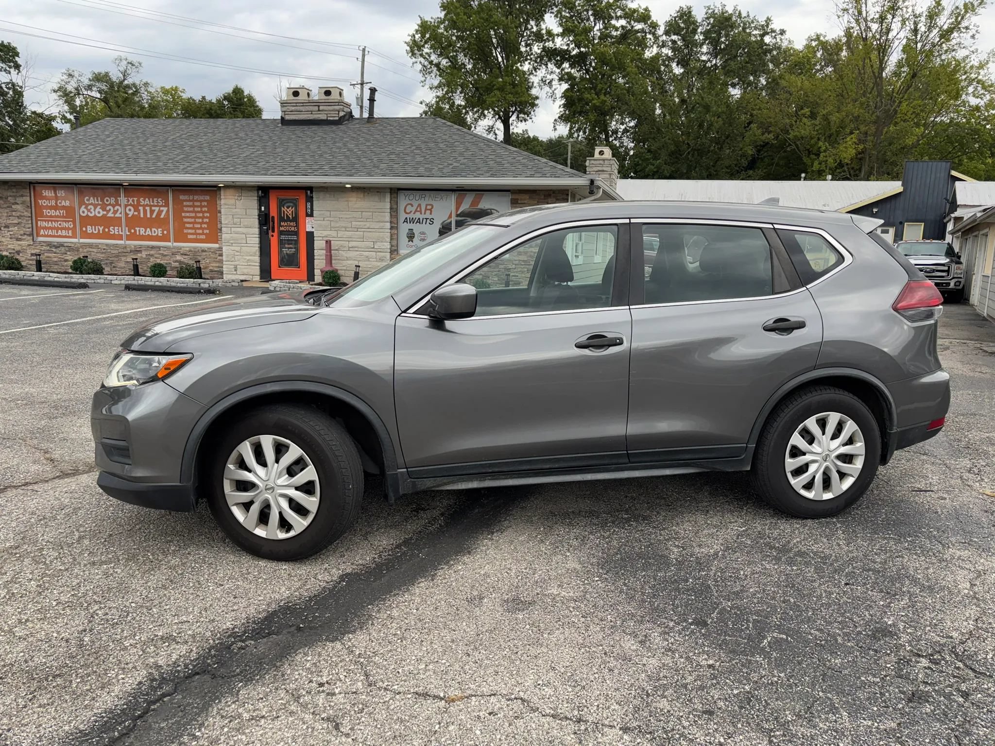 Used 2020 Nissan Rogue S FWD image 2