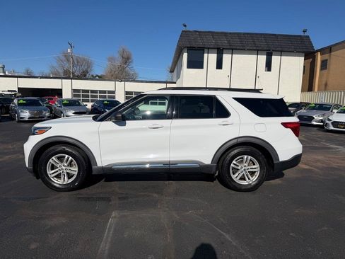 Used 2021 Ford Explorer XLT RWD image 3