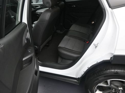 Used 2024 Chevrolet Trax LT FWD image 12