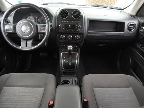 Used 2011 Jeep Patriot Latitude AWD/4WD image 2