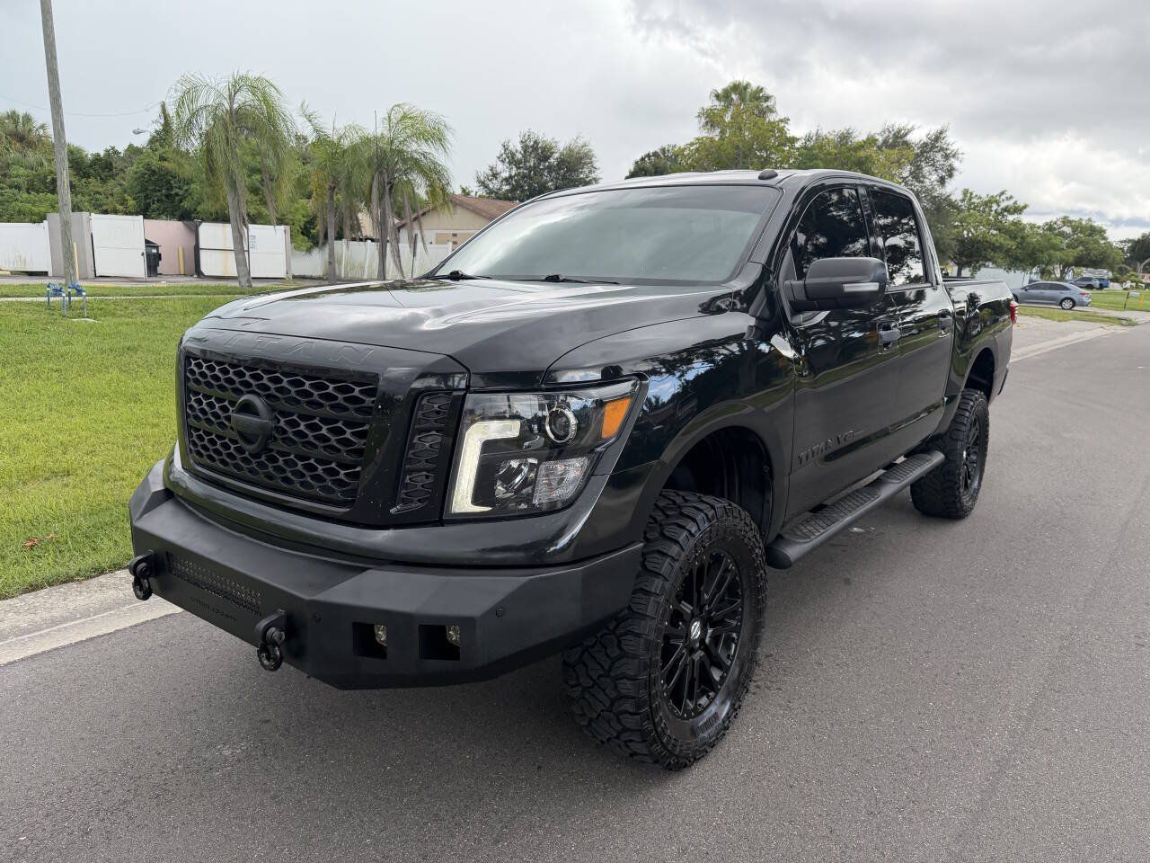 Used 2019 Nissan Titan SV w/ SV Convenience Package AWD/4WD image 1