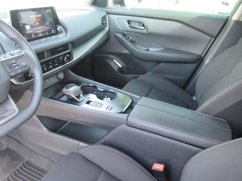 Used 2026 Nissan Rogue S FWD image 16