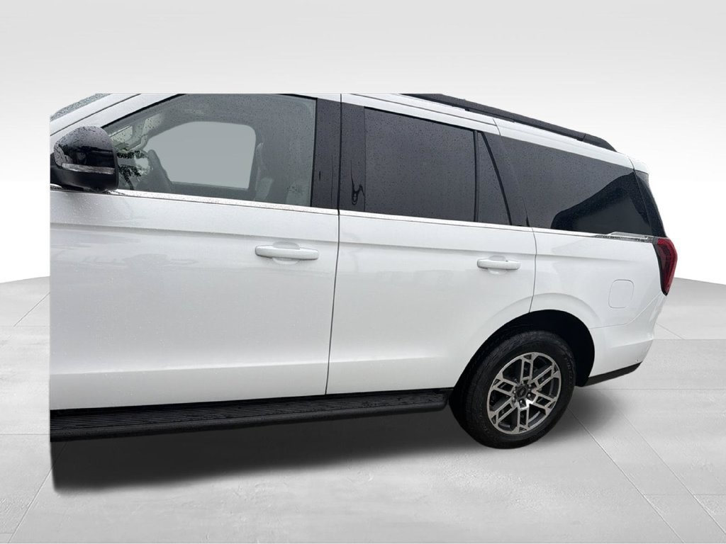 Certified 2025 Ford Expedition Active AWD/4WD image 3