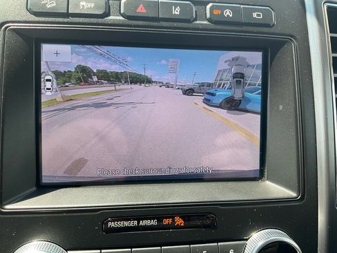 Used 2021 Ford Expedition Platinum image 9