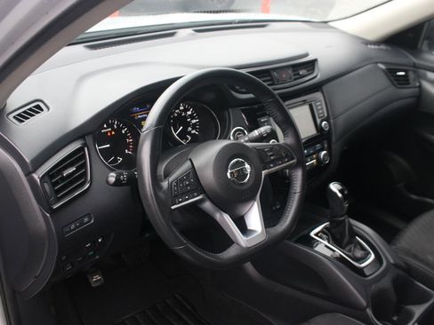 Used 2018 Nissan Rogue SV image 17