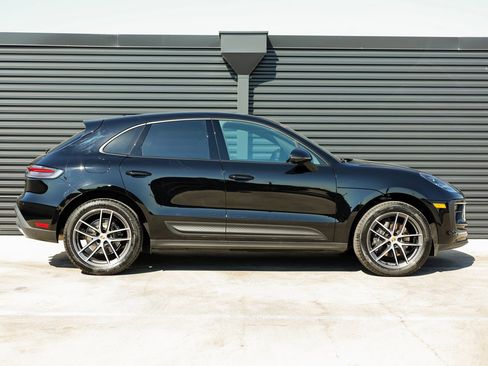 Certified 2025 Porsche Macan image 8