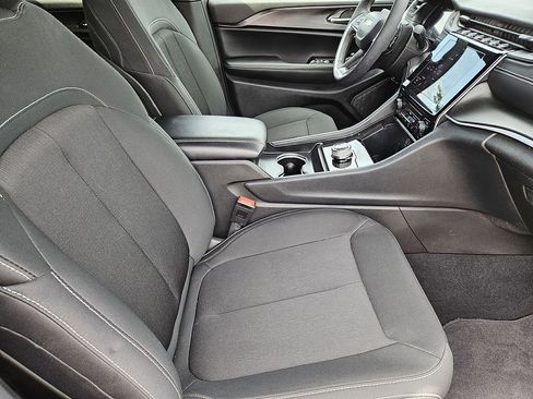 Used 2025 Jeep Grand Cherokee L Laredo AWD/4WD image 10