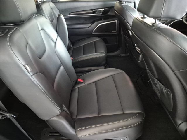 Used 2025 Kia Telluride S FWD image 31