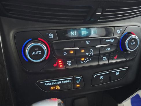 Used 2017 Ford Escape Titanium w/ Canadian Touring Package image 20