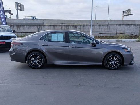 Used 2024 Toyota Camry SE w/ Cold Weather Package image 4