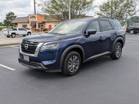 Used 2024 Nissan Pathfinder SV FWD image 7