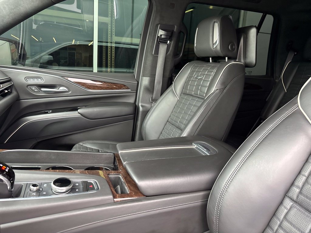 Used 2022 Cadillac Escalade Sport Platinum w/ LPO, ONYX Package AWD/4WD image 13