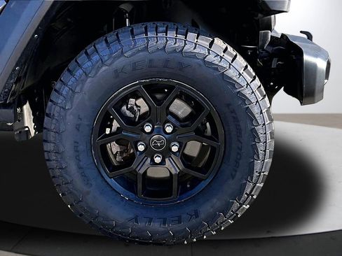 Certified 2024 Jeep Wrangler Willys image 32