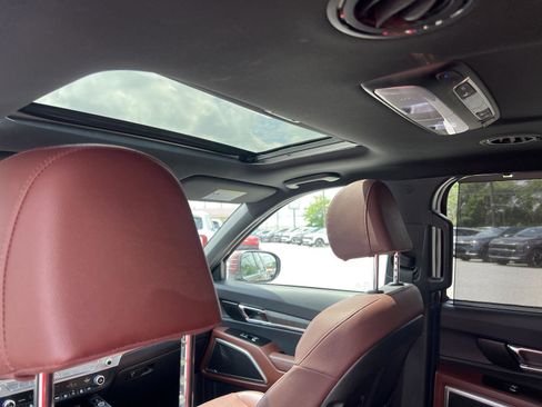 Used 2024 Kia Telluride EX w/ EX Captain's Chair Package image 14