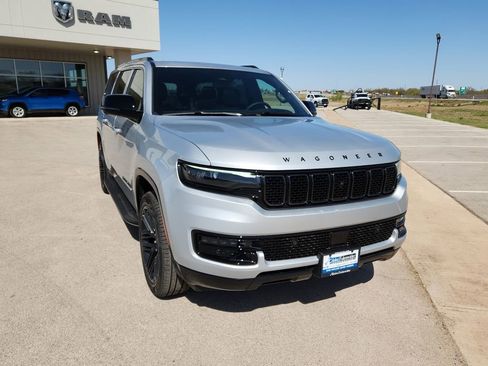 New 2025 Jeep Wagoneer L Series II w/ Convenience Group I image 6