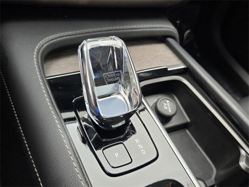 Used 2023 Volvo XC90 T8 Ultimate w/ Lounge Package image 24