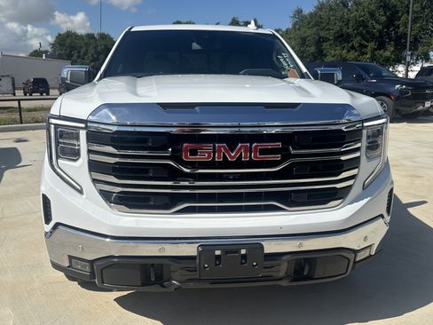 Used 2023 GMC Sierra 1500 SLT w/ SLT Premium Plus Package AWD/4WD image 17
