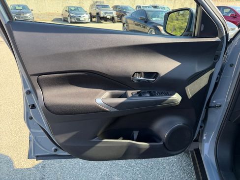 Used 2024 Nissan Kicks SV image 17