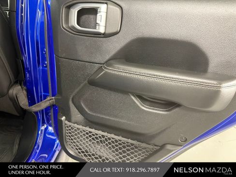 Used 2018 Jeep Wrangler Unlimited Sahara AWD/4WD image 41