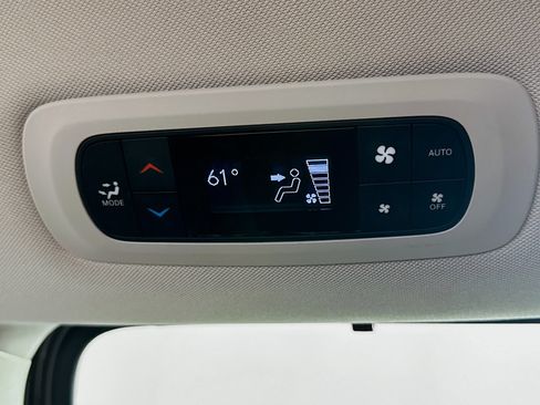 Used 2018 Chrysler Pacifica Touring Plus w/ Tire & Wheel Group FWD image 26