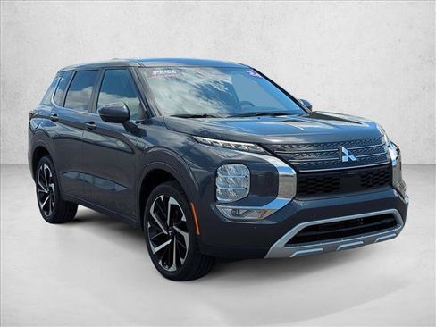 Used 2024 Mitsubishi Outlander SE AWD/4WD image 3