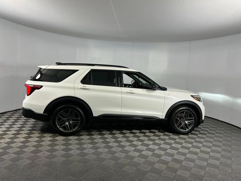 Used 2025 Ford Explorer ST-Line w/ Premium Package image 5