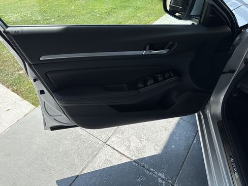 Used 2025 Nissan Altima 2.5 SL AWD/4WD image 13