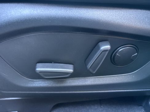 Certified 2022 Ford Explorer XLT w/ Equipment Group 202A image 19