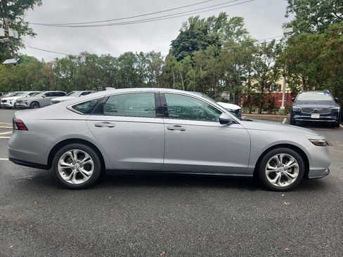 Used 2023 Honda Accord EX image 7
